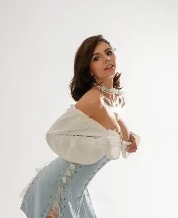 Veronika preview